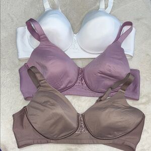 40C Vanity Fair 71380 lightly lined wireless bra set